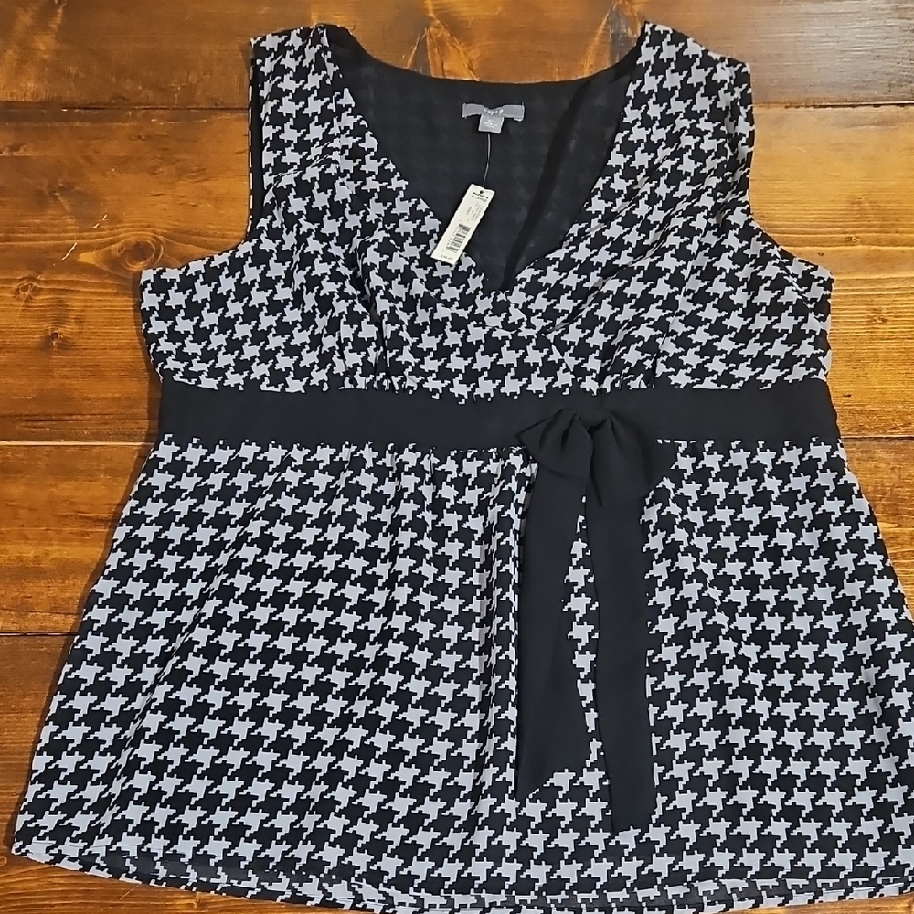 Apt 9 Houndstooth Sleeveless Top